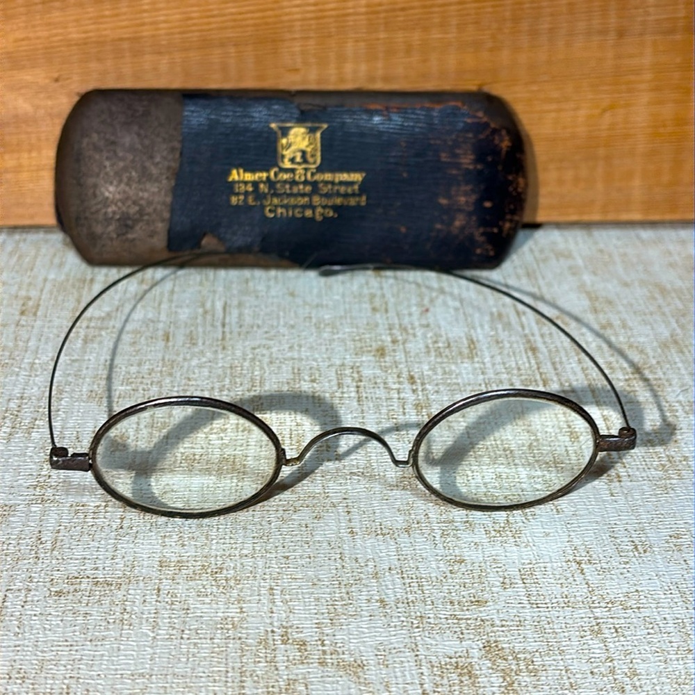 Antique Oval Eyeglasses Wire Rim, Early 1900's (Original Case)